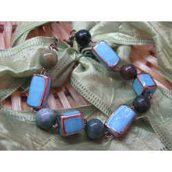 Glass beads + stone colored...