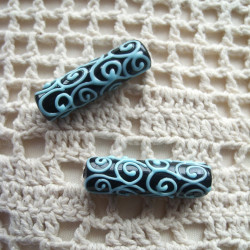 Lined coiled beads